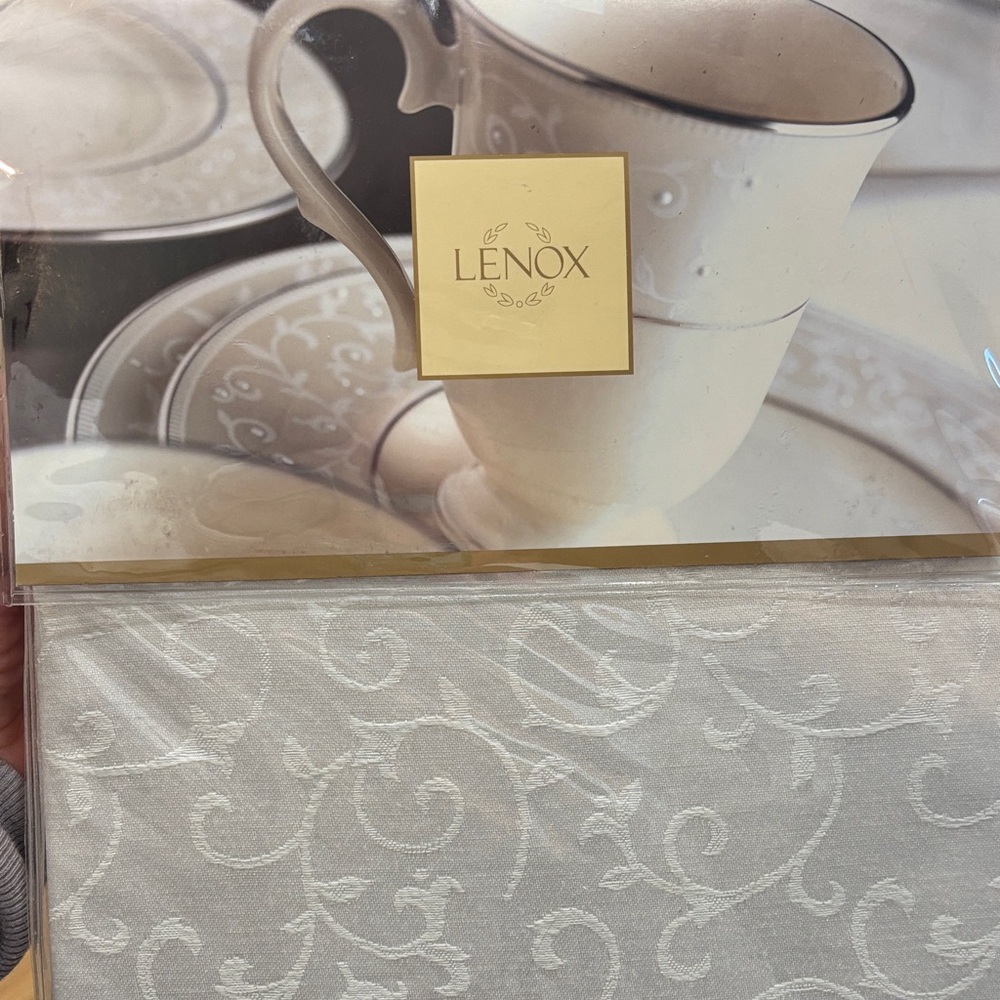 Lenox Opal Innocence Table Cloth